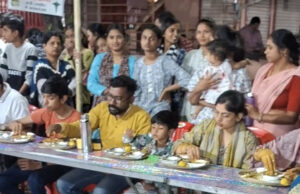 उज्जैन : हनुमान जनमोत्स्व पर 10000 श्रद्धालुओं का भंडारा, गोल्डन बुक ऑफ वर्ल्ड रिकॉर्ड में दर्ज, 70 लोगों की टीम ने किया जबरदस्त काम
