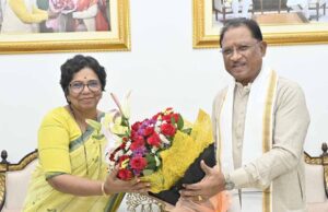 मुख्यमंत्री साय ने रहाटकर का आत्मीय स्वागत, शॉल एवं प्रतीक चिन्ह नन्दी भेंटकर सम्मानित किया