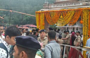 कैंची धाम का 61वां स्थापना दिवस के अवसर पर श्रद्धालुओं की लंबी कतारें