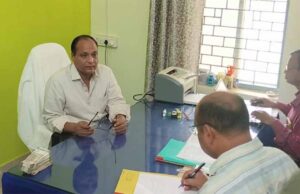 ACB ने लोनिवि के विद्युत यांत्रिकी के कार्यपालन अभियंता को दो लाख की रिश्वत लेते रंगे हाथ पकड़ा