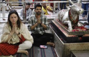 अभिनेत्री कुनिका सदानंद ने चांदी द्वार से भगवान महाकाल का पूजन-अर्चन किया और फिर नंदी हॉल में बैठकर ध्यान लगाया
