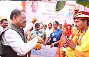 मुख्यमंत्री कन्या विवाह योजना के तहत बस्तर संभाग में आयोजित सामूहिक विवाह समारोह इस बदलाव के साक्षी बने