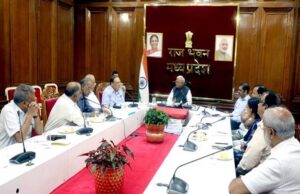 राज्यपाल पटेल से छत्तीसगढ़ में सिकल सेल के अनुभवी चिकित्सक की सौजन्य भेंट