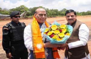 मुख्यमंत्री डॉ मोहन यादव ने पचमढ़ी में केंद्रीय रक्षा मंत्री राजनाथ सिंह का स्वागत किया