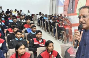 पहली बार राजधानी पहुंचे बीजापुर के सुदूर गांवों के युवा, मुख्यमंत्री से आत्मीय मुलाकात कर रखी अपनी बात