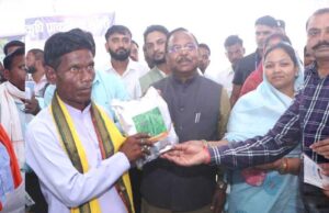राज्य सरकार भी कृषि और इससे जुड़े फसलों का उत्पादन बढ़ाने की दिशा में कार्य कर रही – मंत्री रामविचार नेताम