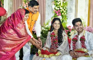 सीएम मोहन यादव के छोटे बेटे की सगाई डॉ. इशिता से पारिवारिक एवं पारंपरिक रीति-रिवाजों के साथ हुई संपन्न