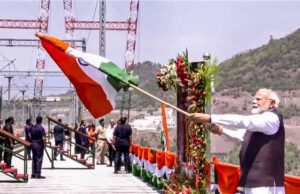 आज दुनिया के सबसे ऊंचे रेल पुल पर PM मोदी ने फहराया तिरंगा, कटरा से संगलदान तक वंदे भारत ट्रेन सेवा शुरू