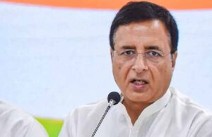 रणदीप सिंह सुरजेवाला ने चुनाव आयोग को सरकारी पिट्ठू कहकर संबोधित किया