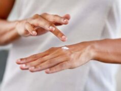 स्किन के साथ सेहत भी जरूरी, फेयरनेस क्रीम लेने से पहले जान लें ये चेतावनियां