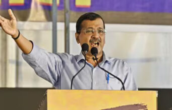 गुजरात में केजरीवाल का बड़ा वादा: महिलाओं को ₹1000 देने का ऐलान, चुनावी माहौल गरम