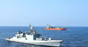 स्ट्रेट ऑफ होर्मुज में भारतीय जहाजों की सुरक्षा बढ़ी, नेवी वॉरशिप के साथ जारी वापसी
