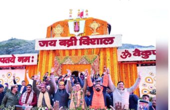 बद्रीनाथ धाम में वैदिक मंत्रोच्चार के बीच खुले द्वार, जयकारों से गूंजे पूरी घाटी