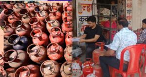 सीपत चौक में गैस सिलेंडरों का अवैध भंडारण उजागर, 54 सिलेंडर जब्त