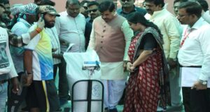 डॉ. मोहन यादव ने खरीदी केंद्र पर किया अचानक दौरा, किसानों से चाय पर चर्चा, CM ने पूछे भुगतान और तौल के सवाल