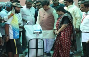 डॉ. मोहन यादव ने खरीदी केंद्र पर किया अचानक दौरा, किसानों से चाय पर चर्चा, CM ने पूछे भुगतान और तौल के सवाल