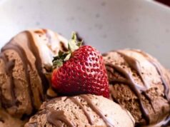 वनीला, मैंगो और चॉकलेट आइसक्रीम घर पर बनाने का आसान तरीका