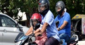 Helmet Rule Update: टू-व्हीलर चालक ही नहीं, अब पीछे बैठने वाले के लिए भी हेलमेट जरूरी