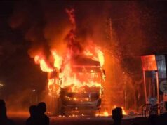 शादी की खुशियां बदली अफरा-तफरी में, बाराती बस में आग; शॉर्ट सर्किट की आशंका