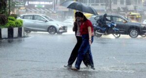 भीषण गर्मी से राहत: अगले 48 घंटे में 18 राज्यों में आंधी और बारिश, पारा गिरेगा