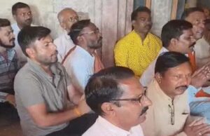 हाईकोर्ट फैसले के बाद भोजशाला में धार्मिक आयोजन, हनुमान चालीसा पाठ और पूजा में जुटे श्रद्धालु