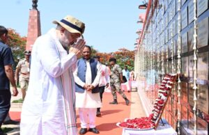 शहीद जवानों के परिवारों के बीच बैठकर केंद्रीय गृहमंत्री ने बंधाया ढांढस, हरसंभव सहयोग का दिलाया भरोसा