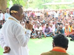 तेंदूपत्ता संग्राहकों के बीच पहुंचे CM विष्णु देव साय, महुआ पेड़ के नीचे लगाई चौपाल