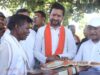 मुख्यमंत्री विष्णु देव साय ने बलौदबाजार जिले के करहीबाजार में हितग्राहियों से की आत्मीय बातचीत