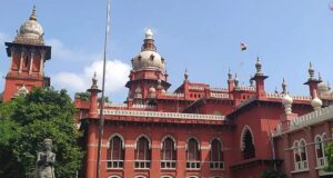 VIP दर्शन पर अदालत नाराज, पूछा- क्या नेताओं और मंत्रियों के लिए अलग हैं भगवान?
