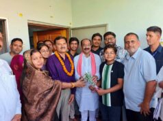 मेहनत रंग लाई: 10वीं टॉपर अंशुल को डिप्टी सीएम का स्पेशल गिफ्ट, खुशी से झूमी छात्रा