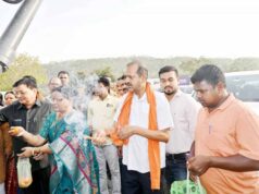 उद्योग मंत्री देवांगन ने नारियल तोड़कर कराया कार्य का शुभारंभ
