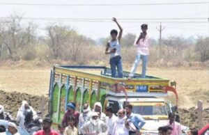 खरीदी केंद्र बंद मिलने पर सड़क पर उतरे किसान, NH-146 पर यातायात ठप