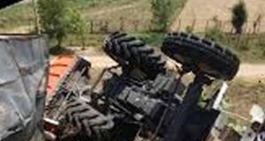 गोसलपुर में सड़क हादसा: हाईवे पर ट्रैक्टर-बस टकराए, 39 लोगों को आई चोटें