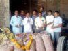 “खेती अब फायदे का नहीं घाटे का सौदा”, किसानों ने प्याज की बोरियों के साथ जताया विरोध