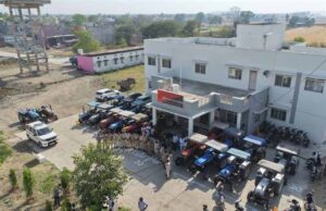 लगभग 2 करोड़ 60 लाख रुपये के ट्रैक्टर एवं चार पहिया वाहन जप्त