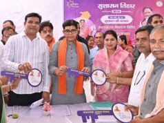 धमतरी के पीपरछेड़ी समाधान शिविर में मंत्री टंक राम वर्मा ने मौके पर किया जनसमस्याओं का त्वरित निराकरण