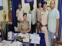ट्रेन में छूटे लगभग 8 लाख रुपये से अधिक के जेवरों से भरे बैग को जीआरपी इंदौर ने सुरक्षित लौटाया