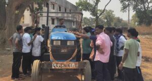 जंगल छोड़ खेती की राह: आत्मसमर्पित नक्सली अब ट्रैक्टर चलाकर लिख रहे नई कहानी