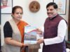 बुरहानपुर की ऐतिहासिक धरोहरों पर आधारित पुस्तक ‘ट्रेजर्स ऑफ ताप्ती वैली एंड बुरहानपुर’ CM डॉ. यादव को भेंट