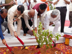 छत्तीसगढ़ में औद्योगिक विकास को बढ़ावा, मंत्रियों ने गारमेंट यूनिट की रखी आधारशिला