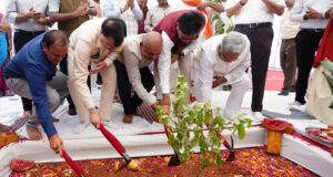 छत्तीसगढ़ में औद्योगिक विकास को बढ़ावा, मंत्रियों ने गारमेंट यूनिट की रखी आधारशिला