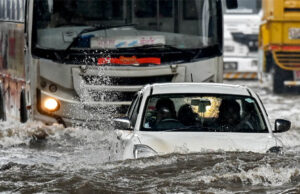 Monsoon Rain in Mumbai: मूसलाधार बारिश से जनजीवन प्रभावित, जलभराव और ट्रैफिक जाम ने बढ़ाई लोगों की परेशानी