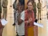 ‘बहुत देर से इंतजार कर रही हो…’ कलेक्टर की आत्मीयता से भावुक हुई छात्रा, सोशल मीडिया पर चर्चा