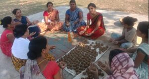 पर्यावरण बचाने की अनूठी पहल: सीड बॉल बनाकर हरियाली बढ़ाने का संदेश, हरित जशपुर का संकल्प