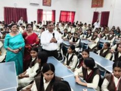 कलेक्टर ने सुनी छात्रा की बात, मामले की जांच और नियमानुसार कार्रवाई का दिया आश्वासन
