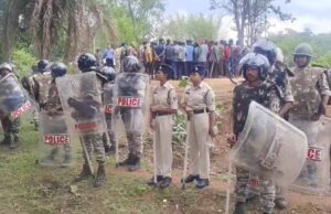 नारायणपुर में धर्मांतरण विवाद गहराया, परिवारों को गांव छोड़ने की चेतावनी और सामान बाहर निकाला