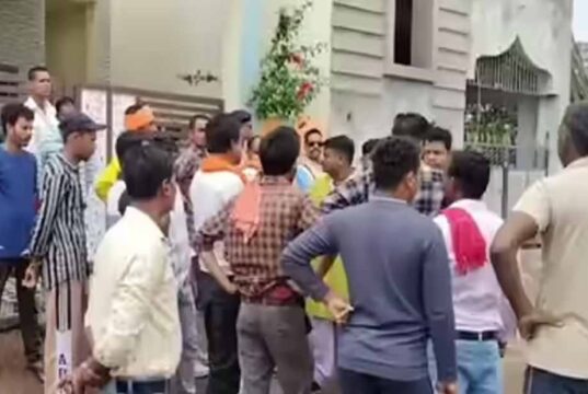रायपुर में धर्मांतरण केस गरमाया, दो पास्टर अरेस्ट के बाद थाने में ईसाई समाज का प्रदर्शन