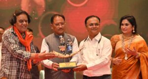 गिधनी पाठ (छुरा) में विकास कार्यों के लिए 20 लाख रुपये तथा धमतरी में सेन समाज भवन हेतु 10 लाख रुपये की घोषणा