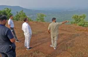 राजमेरगढ़ पर्यटन स्थल का निरीक्षण, अध्यक्ष नीलू शर्मा और प्रबंध संचालक विवेक आचार्य ने विकास कार्यों पर की चर्चा