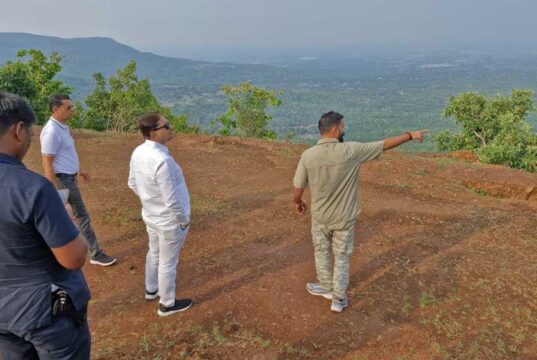 राजमेरगढ़ पर्यटन स्थल का निरीक्षण, अध्यक्ष नीलू शर्मा और प्रबंध संचालक विवेक आचार्य ने विकास कार्यों पर की चर्चा